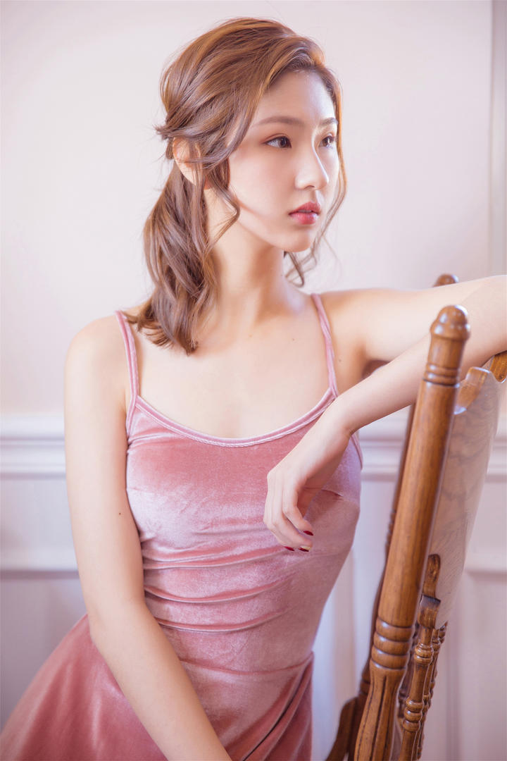 秀人网粉嫩美女主播私密生活照图片