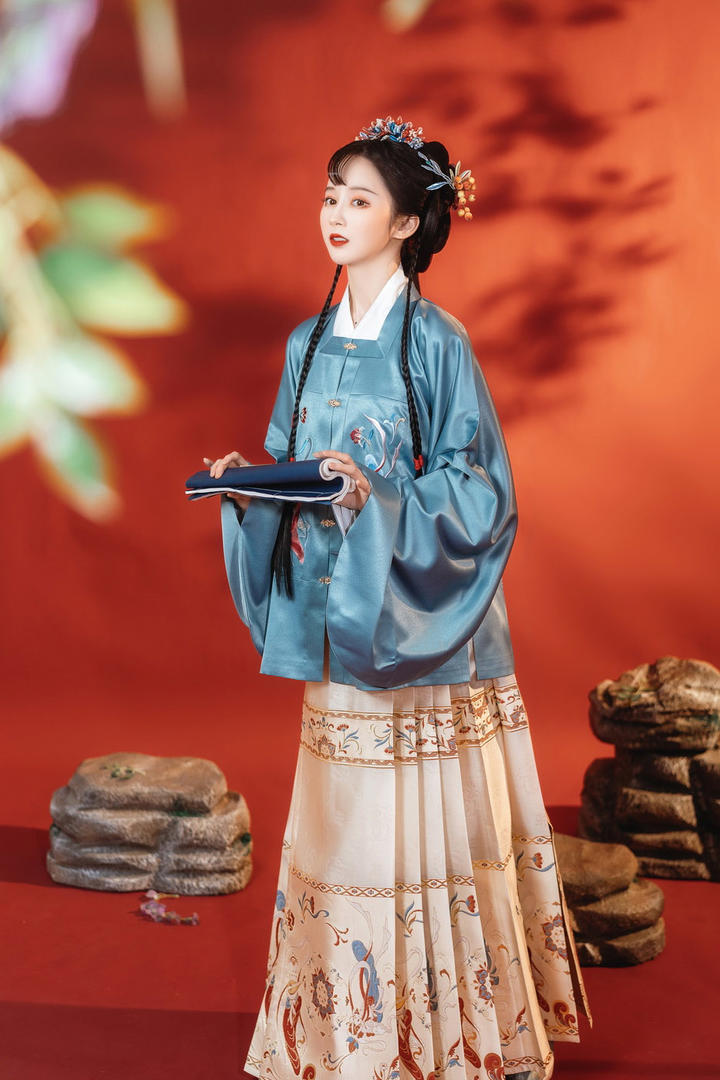 拿着书本的气质古装美女大家闺秀古典美女图片