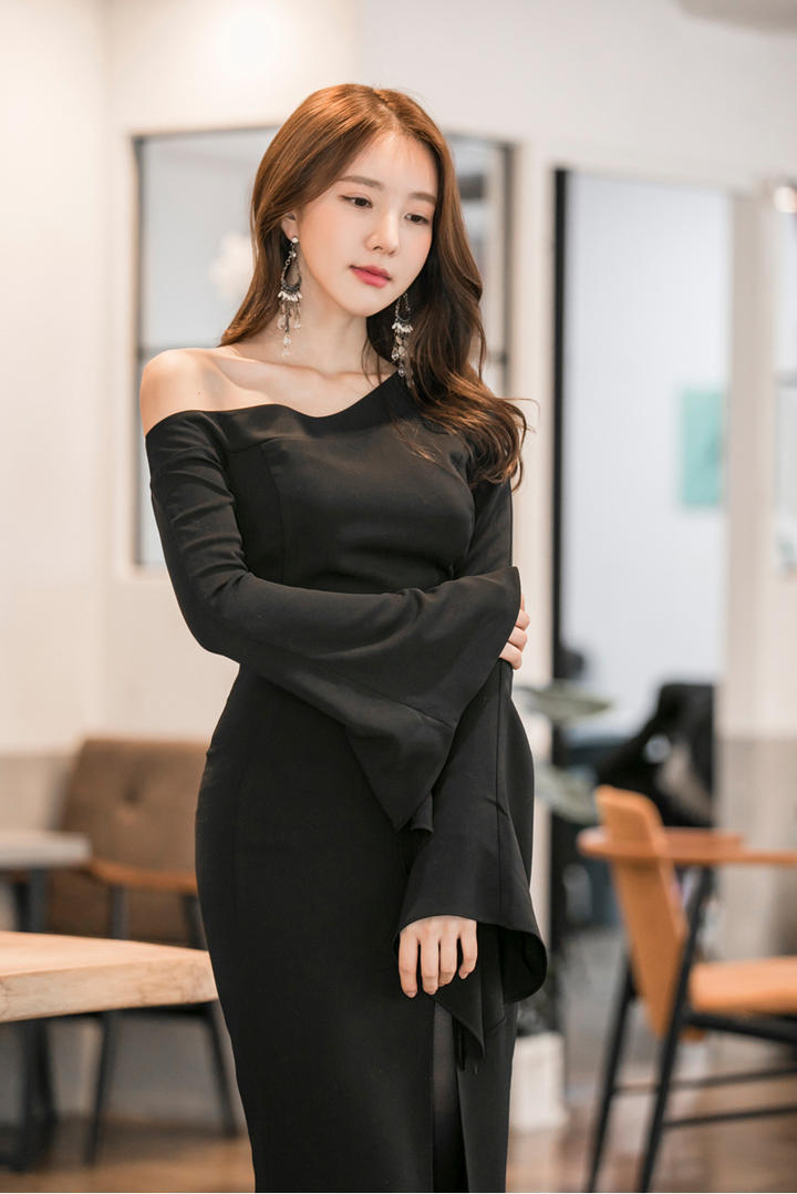 穿着黑色长裙的韩国美女金孝轩写真