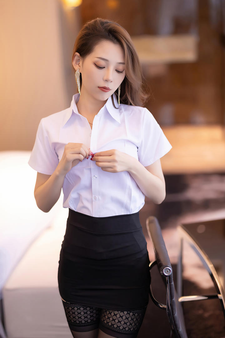 性感成熟御姐言沫美女丝袜写真图片