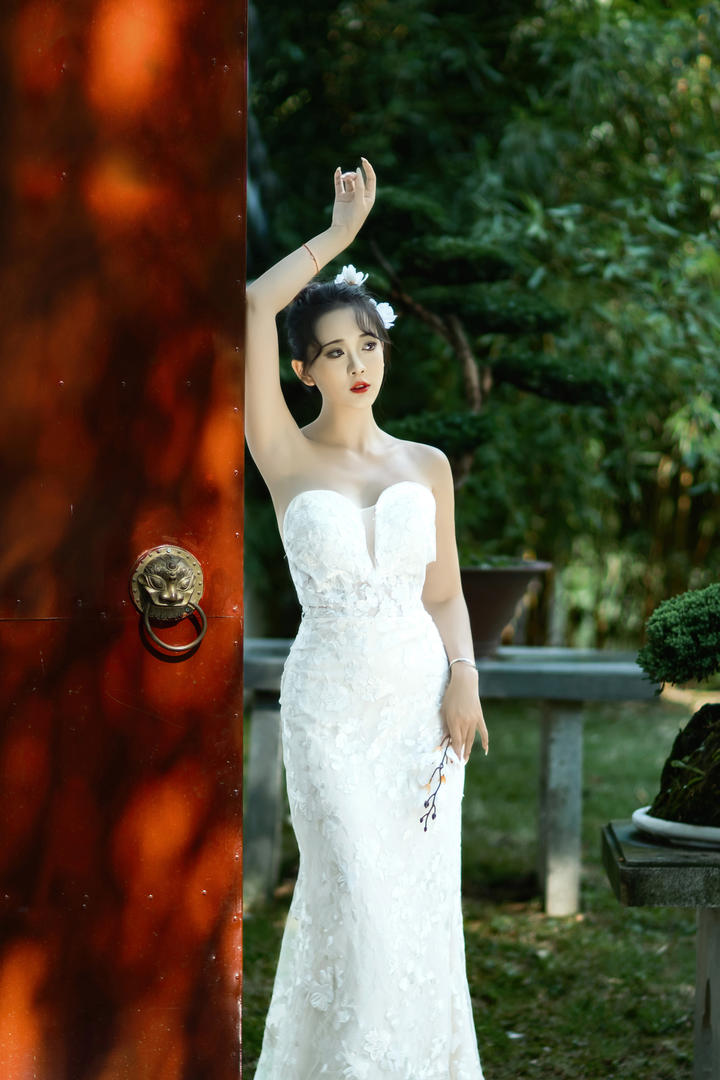 身材高清的美丽新娘白色婚纱照798艺术写真图片