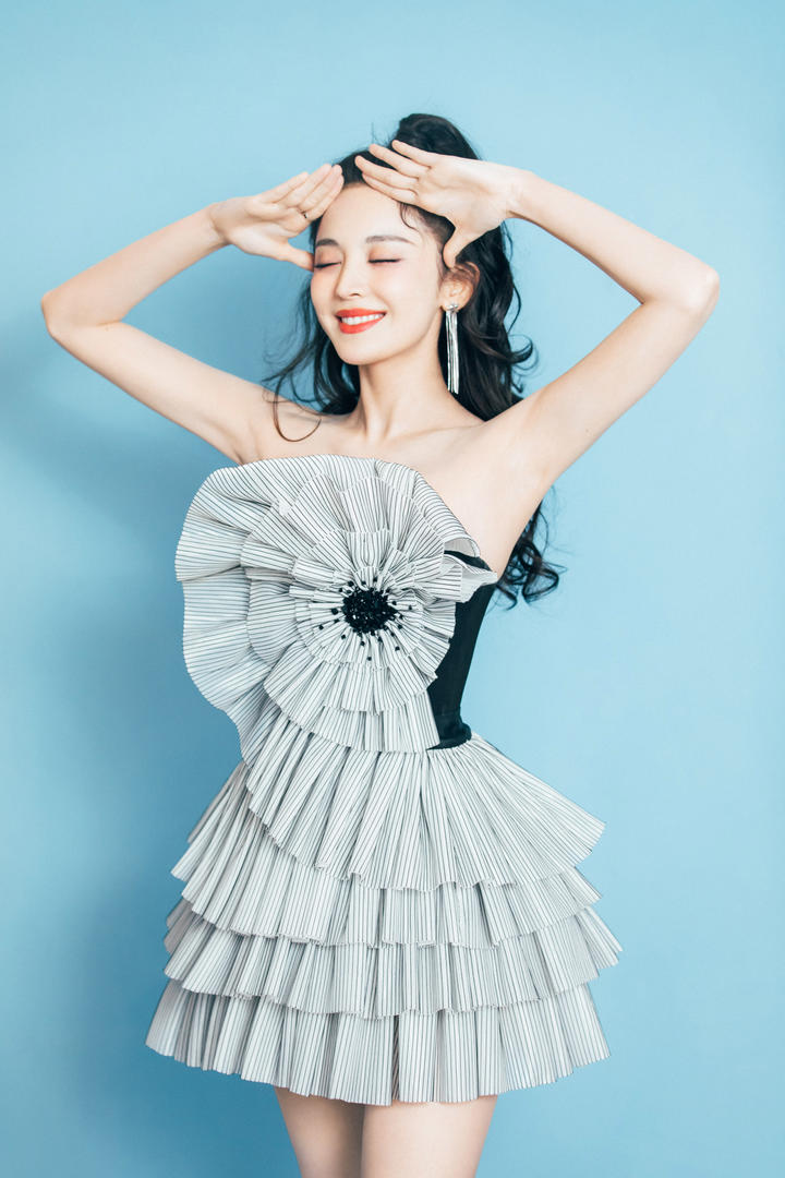 穿荷叶裙的美女明星古力娜扎高清壁纸图片大全