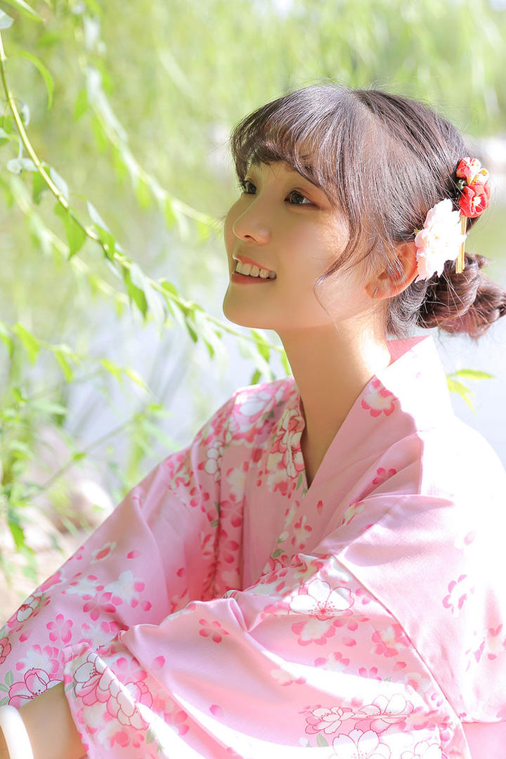 穿和服的极品日本美女写真