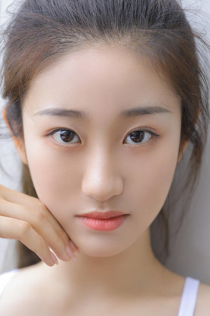 超高清长相清纯的泳装美女特写图片