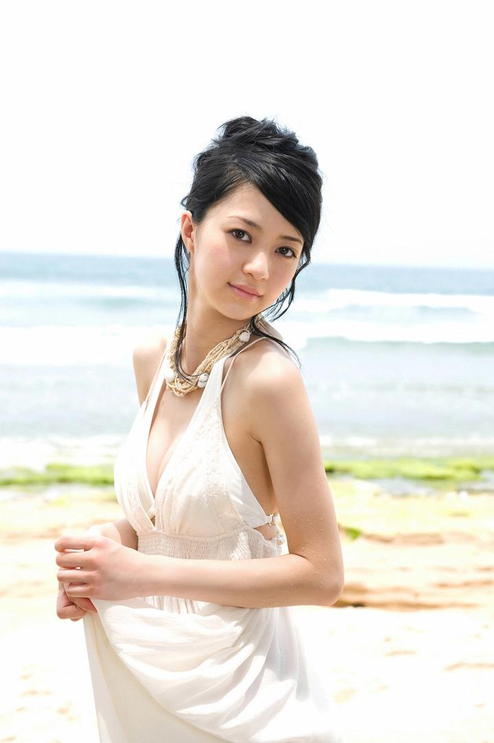 日本高清美女147人体海边摄影图片