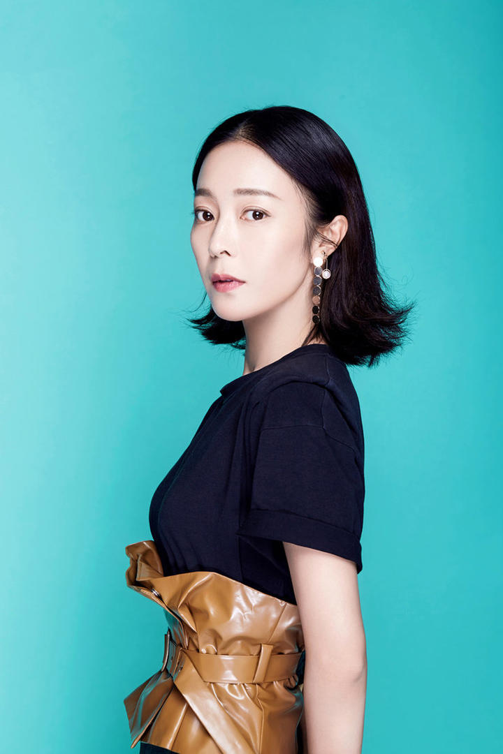中国内地女演员刘冰玥短发成熟气质美女写真图片