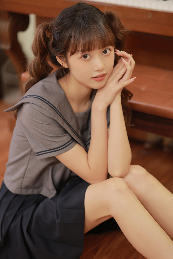 扎着双马尾的可爱天然清纯美女学生写真图片
