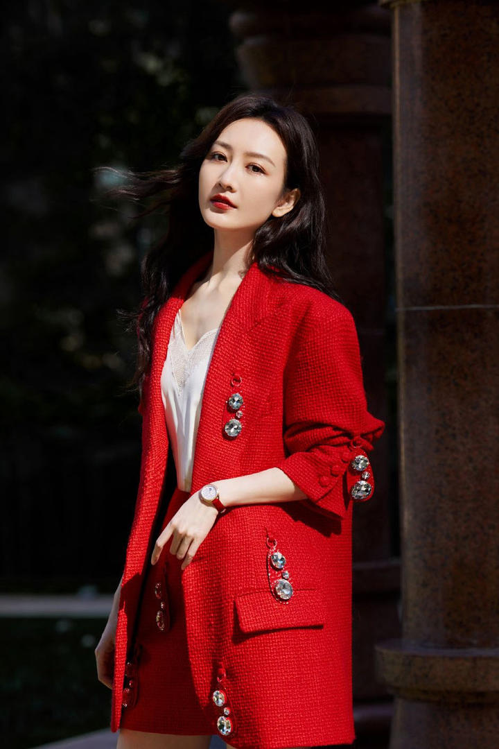 中国美女明星王鸥气质红色套图优雅写真图片