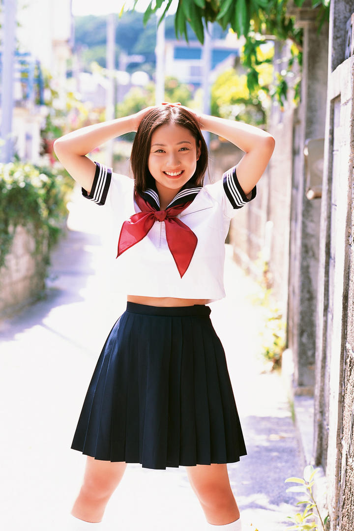 穿校服的日本女高中生清纯美女街拍图片