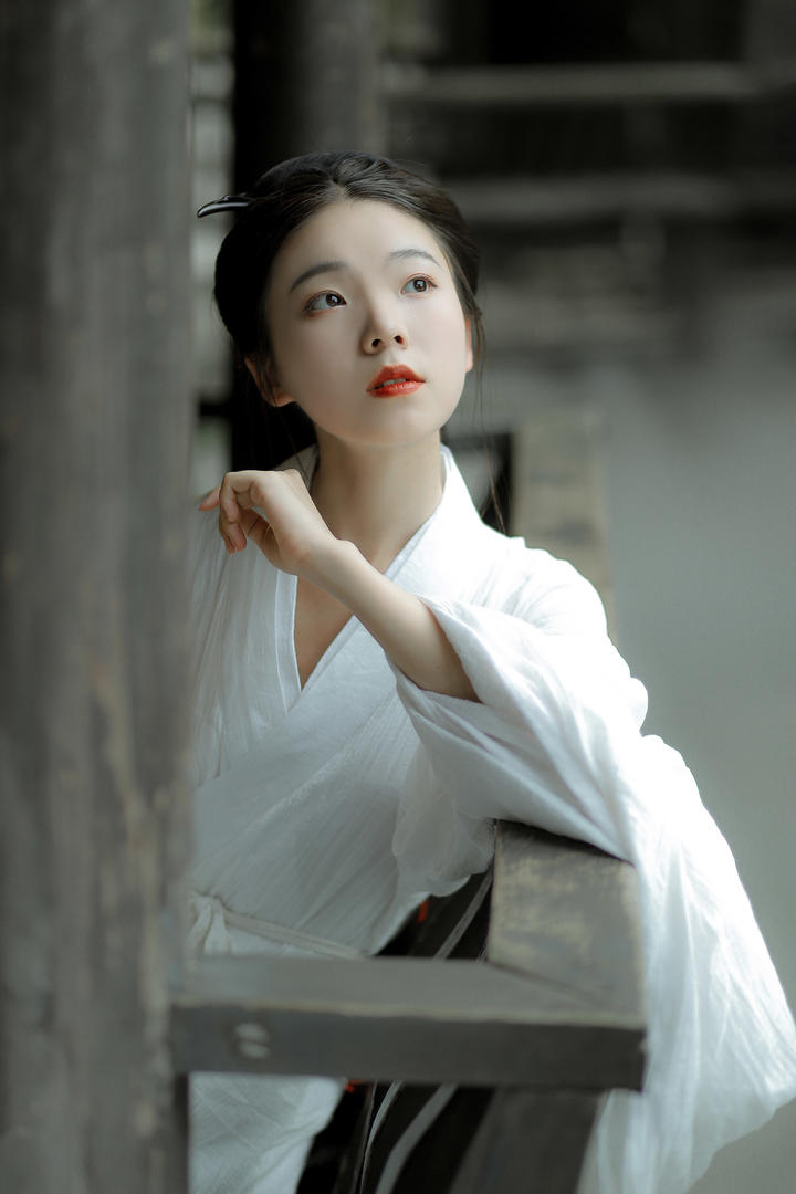 气质清纯的汉服古装美女高清艺术照图片欣赏