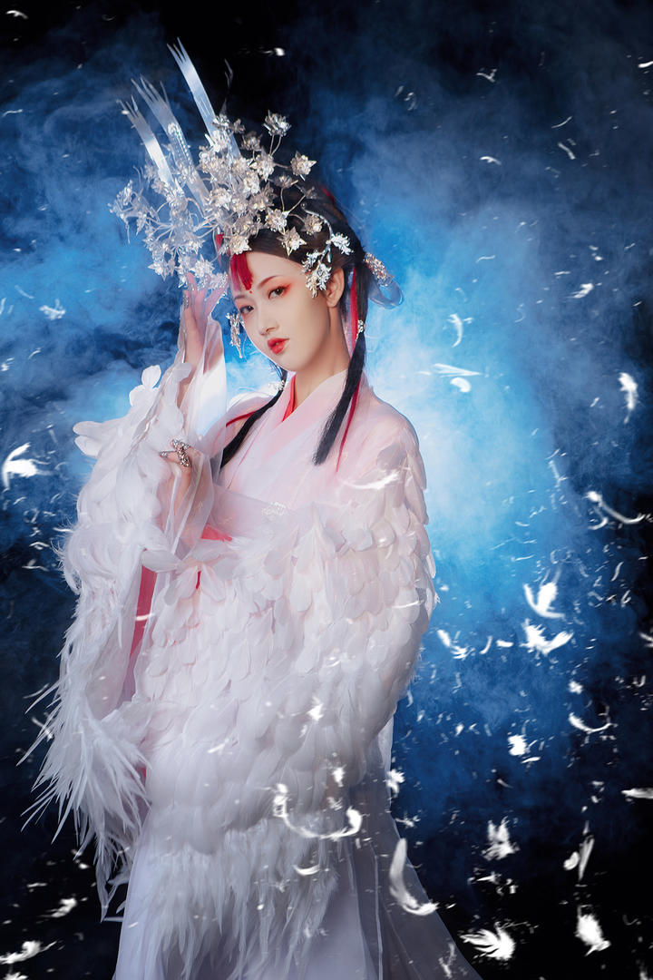 身上长着羽毛的唯美古装美女图片