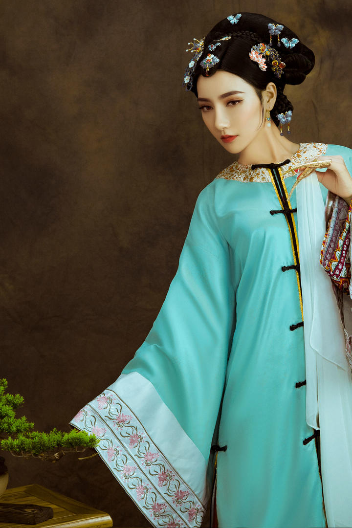 清朝王妃唯美古风美女图片