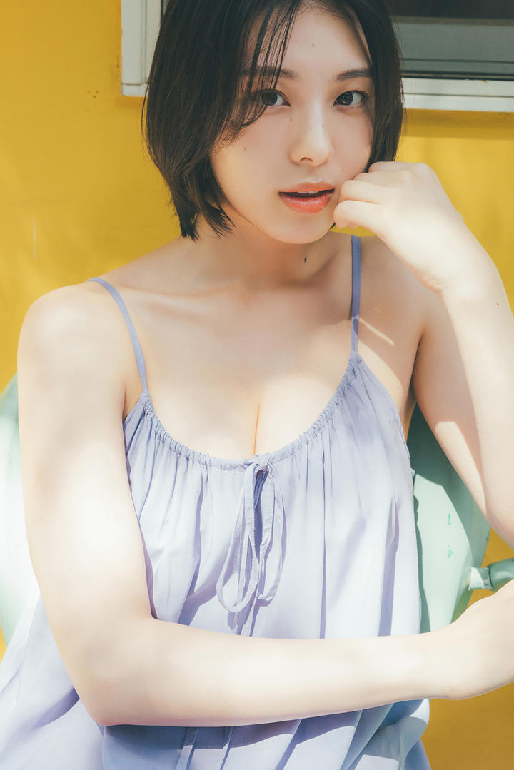 青草社区AV女优性感摄影写真图片