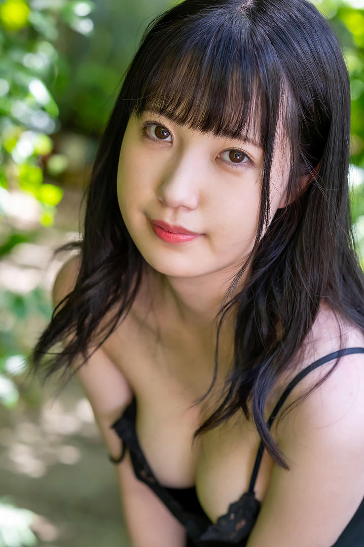 成熟性感的大胸亚洲日本女优精品写真套图