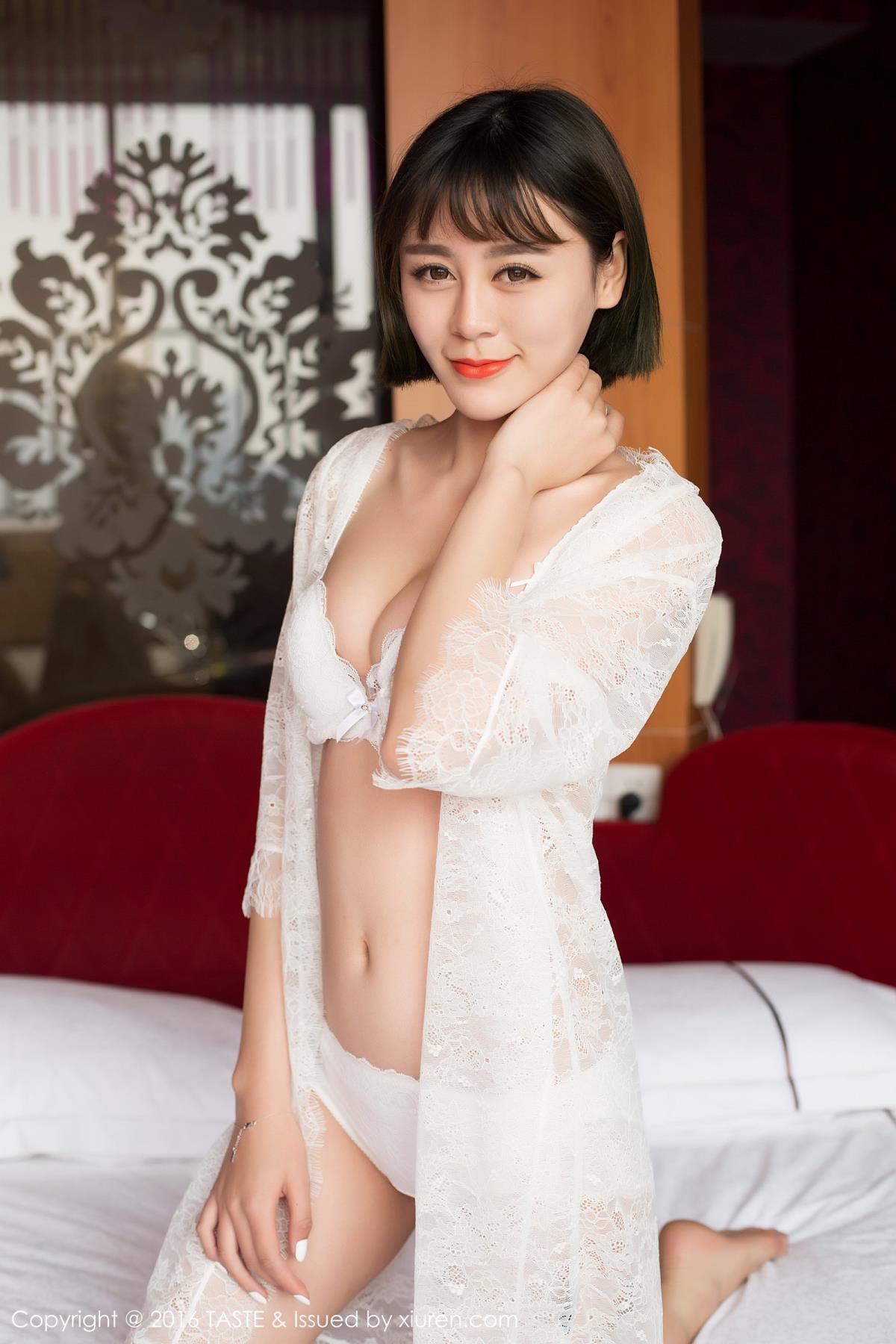 顽味生活新人嫩模汪萌萌蕾丝内衣诱惑首套写真