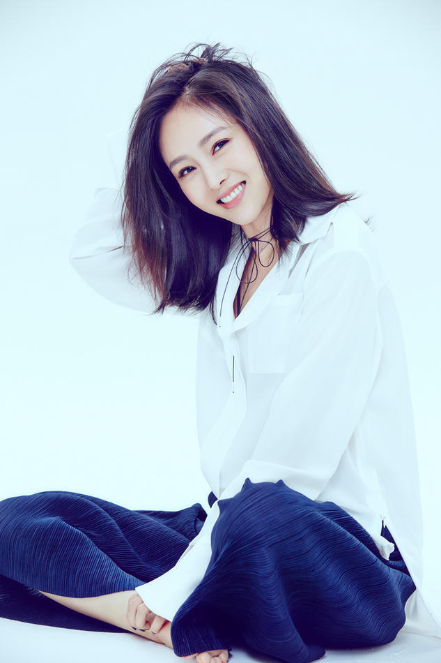 笑容甜美的美女明星夏一瑶写真图片