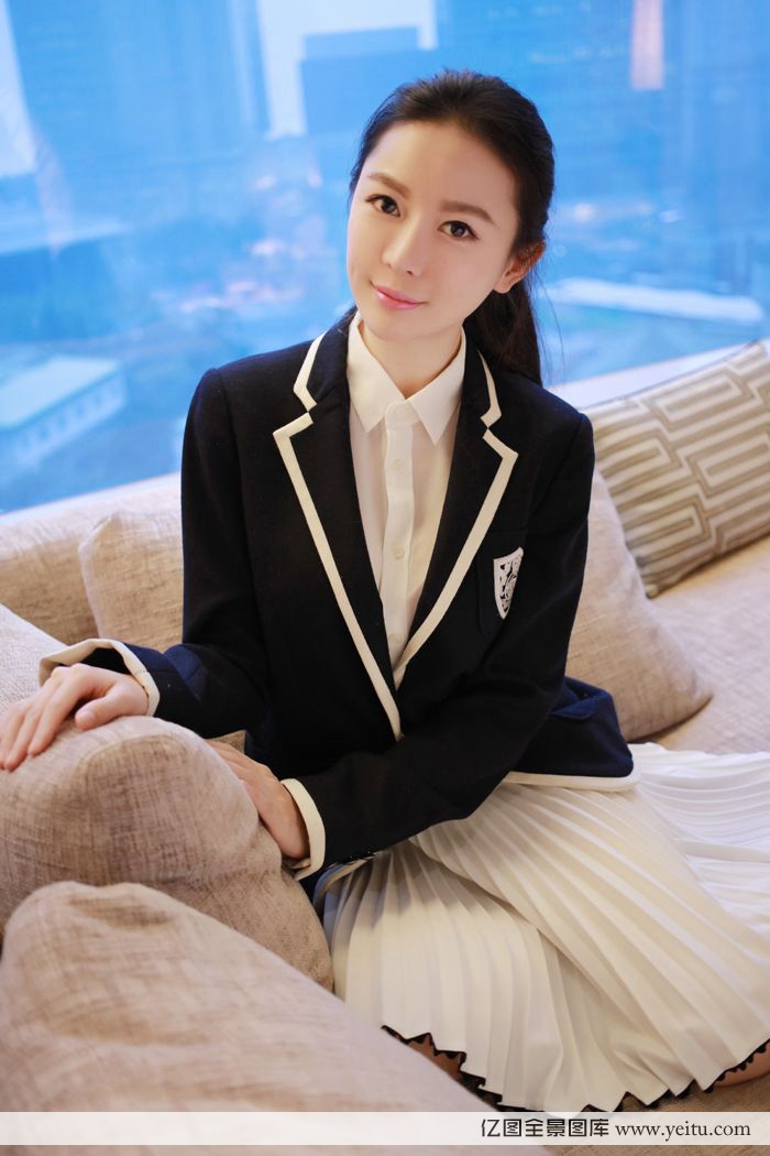 尤果网美女模特慕羽茜修长美腿制服诱惑