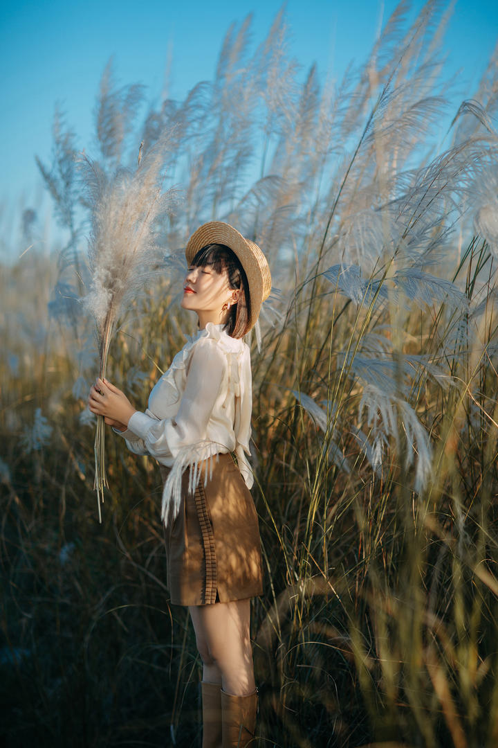 中国可爱清纯唯美女生户外写真壁纸图片