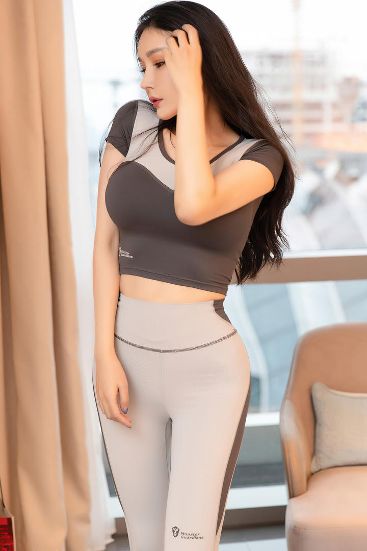 超清国产亚洲嫩模田冰冰性感紧身裤美女高清写真图片