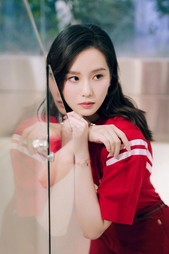 发呆的美女明星刘诗诗高清写真图片大全