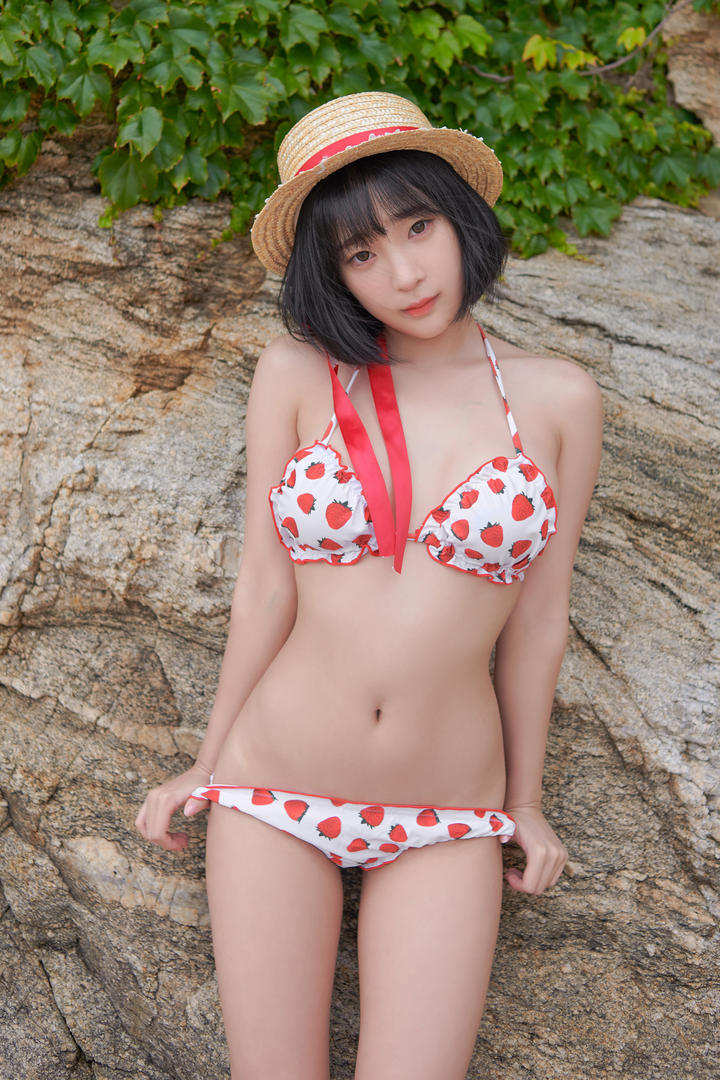 韩国泳装美女姜仁卿日韩精品国产一区二区在线看图片