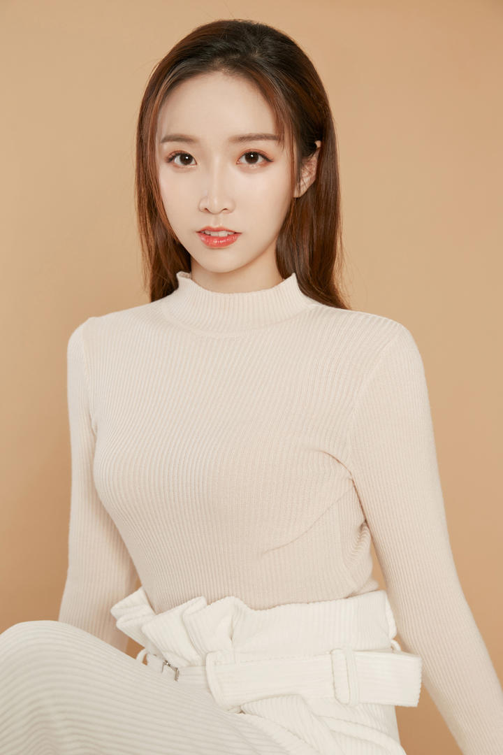 极品颜值红唇清纯美女写真图片