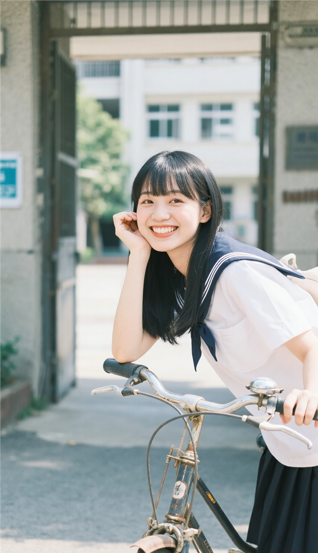 清纯大学生美女单车写真摄影图片