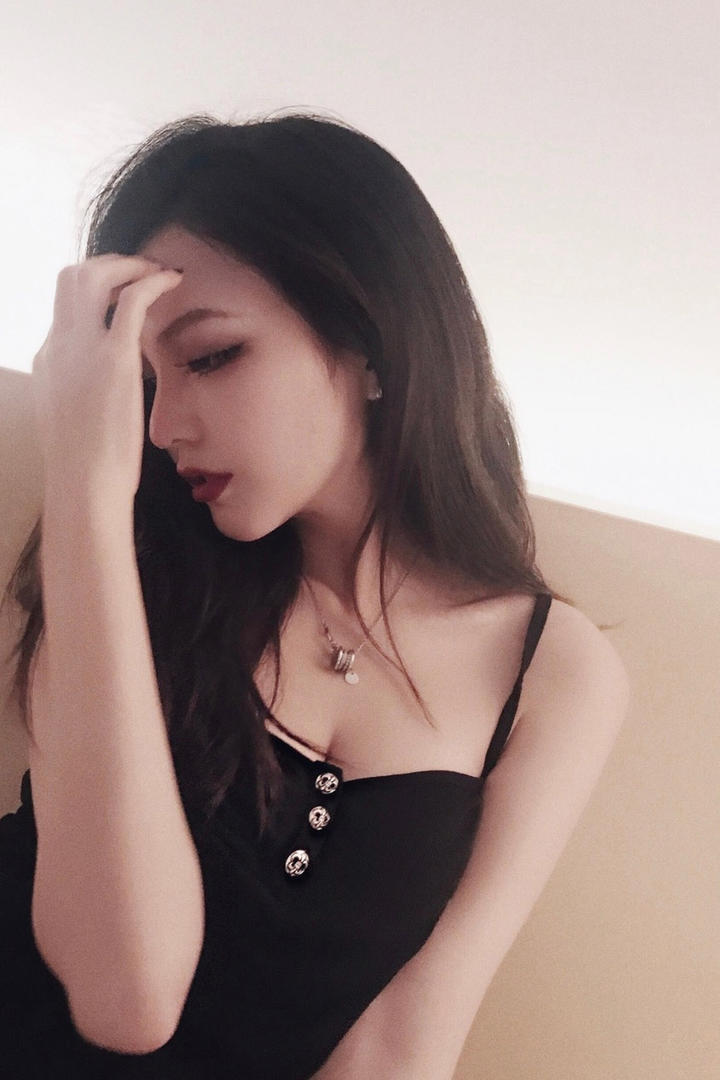 罗志祥前女友周扬青性感吊带自拍照图片