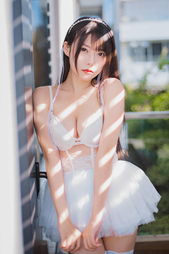 唯美清纯大胸美女模特露露性感写真套图
