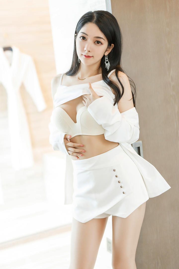 国模美女模特小热巴私拍套图高清