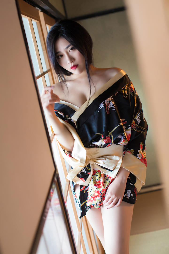 穿着和服的高清大胆美女人体艺术图片