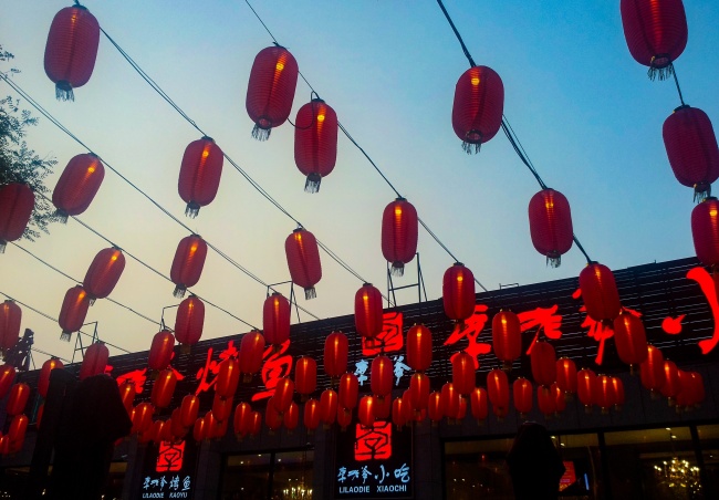 高挂大红灯笼图片