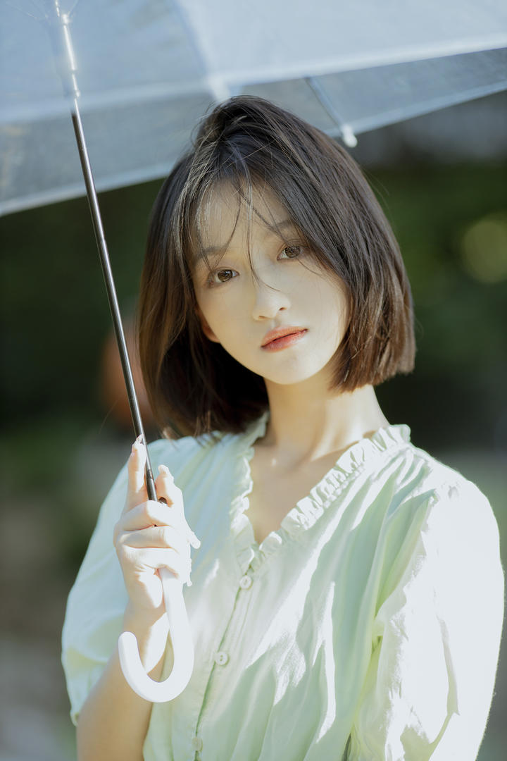 中国清纯短发美女头像唯美写真图片