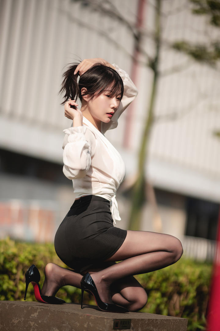 前凸后翘的性感黑丝美女秘书精品国产一区二区三区久久久蜜桃网站