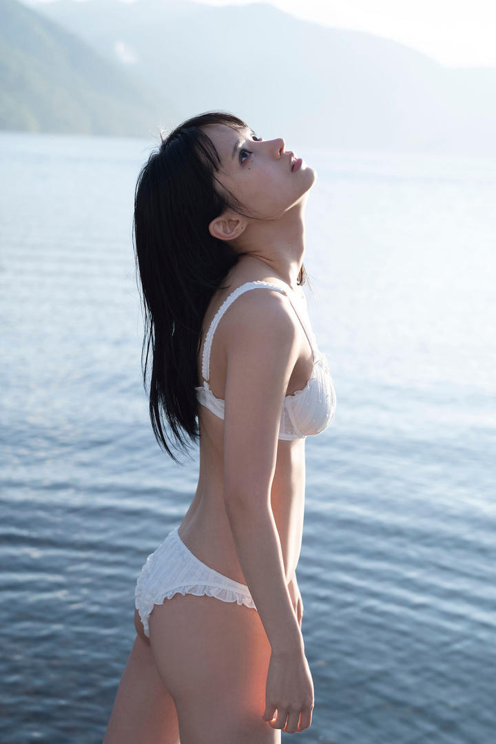 日本久久精品美女女优菜月内衣性感写真