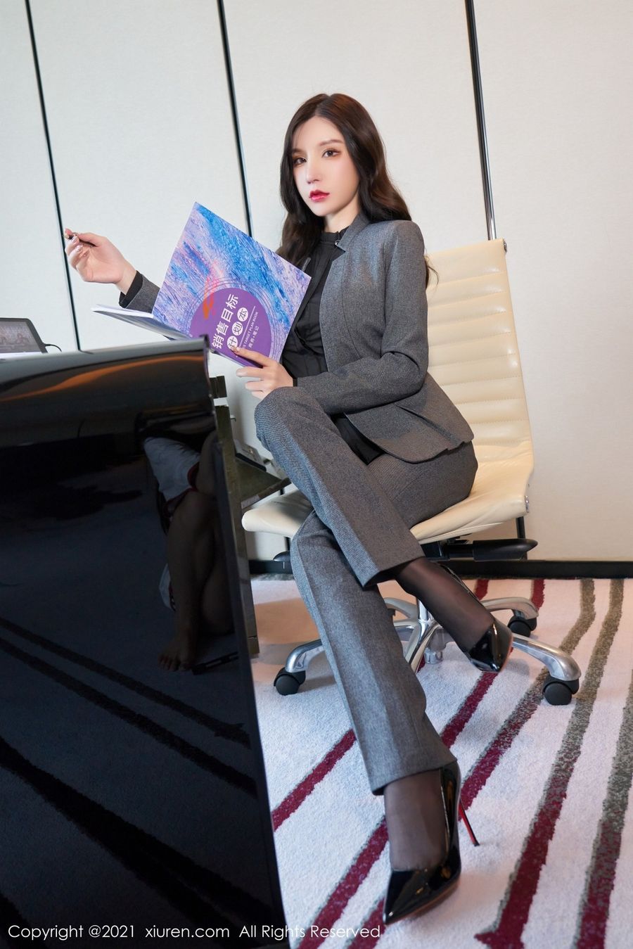 秀人网性感女神周于希Sandy销售经理职业装情趣内衣系列写真