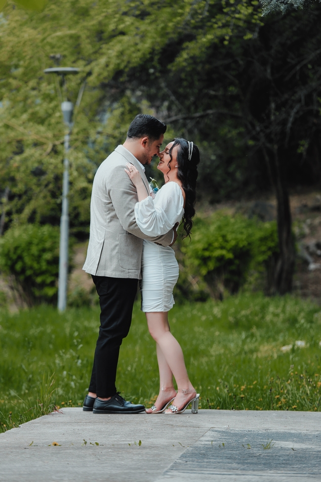 欧美浪漫鼻尖吻情侣图片