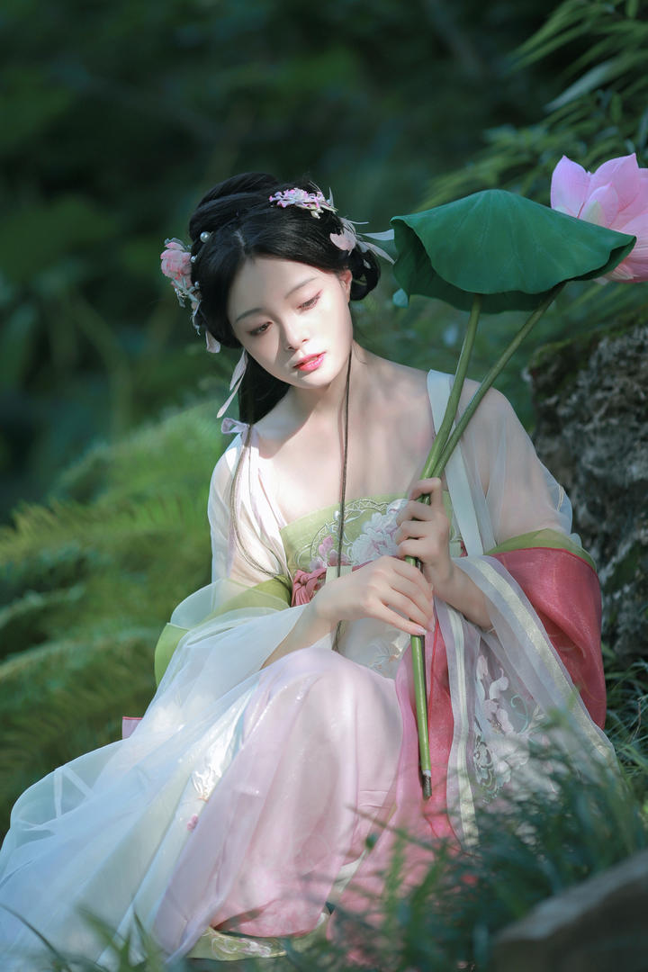 国产汉服小姐姐温婉如玉古风摄影唯美动人艺术照欣赏