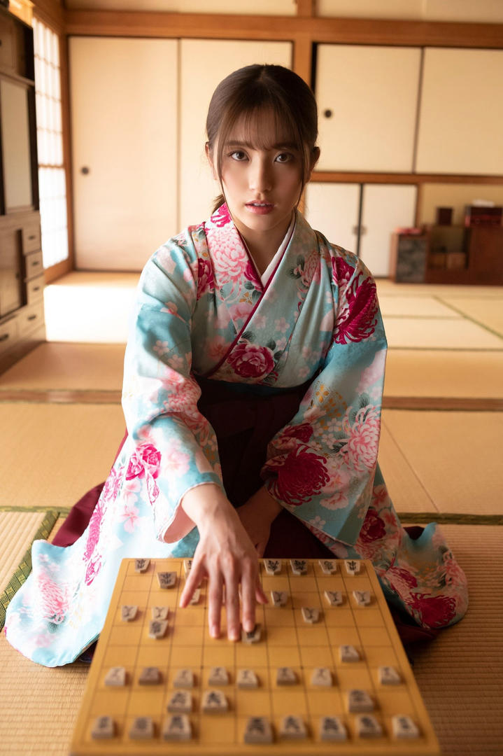 下棋的日本和服gogo人体美女气质写真