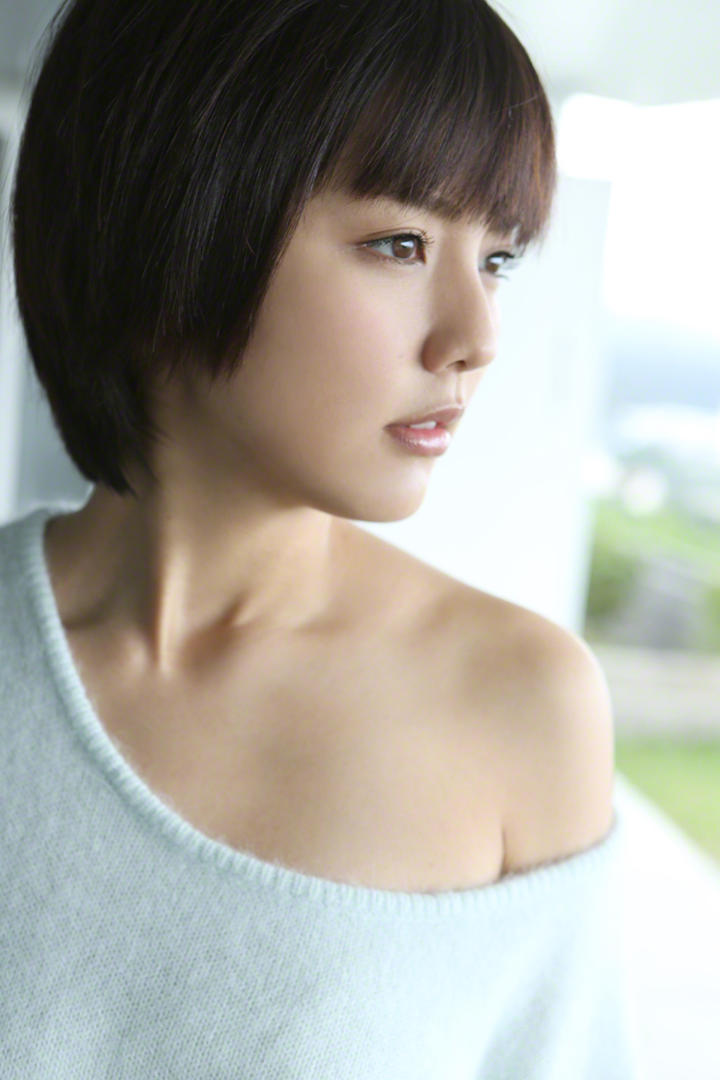 高颜值日本清纯女生侧脸特写图片