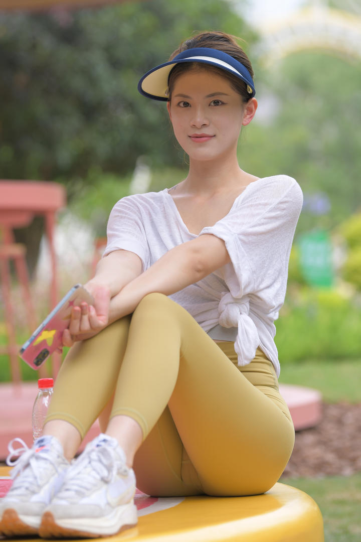 精品91国产偷拍瑜伽美女紧身裤黄色图片