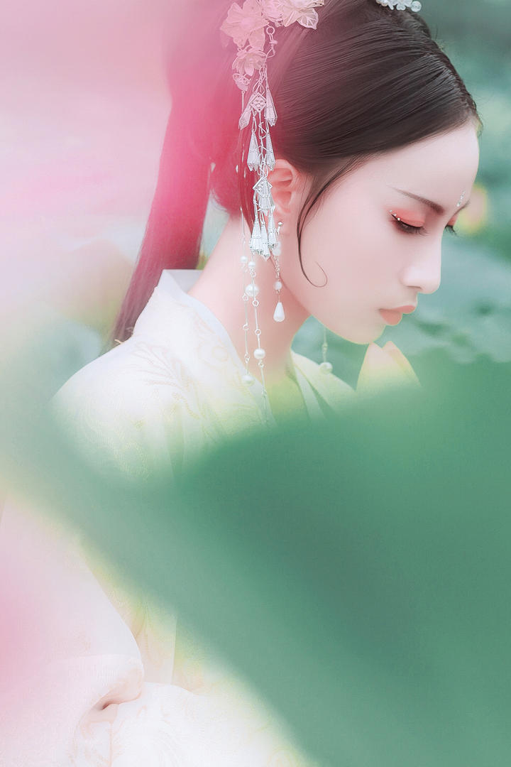 超清极品古装美女侧脸特写图片
