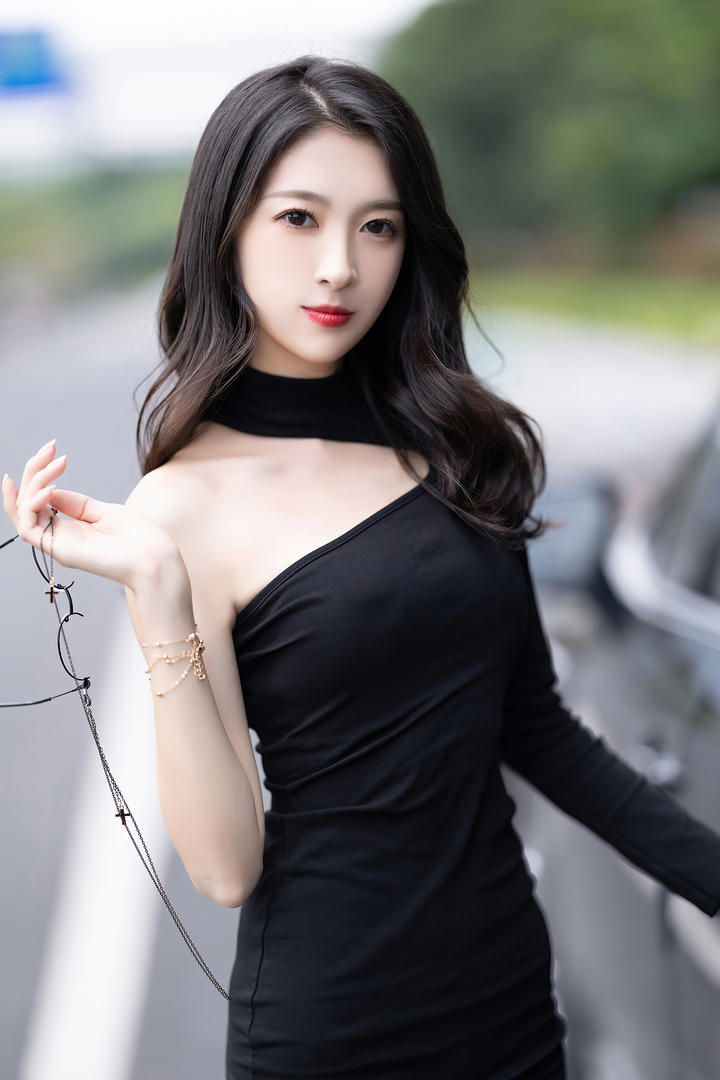 漂亮时尚卷发气质美女林乐一街拍美女图片大全