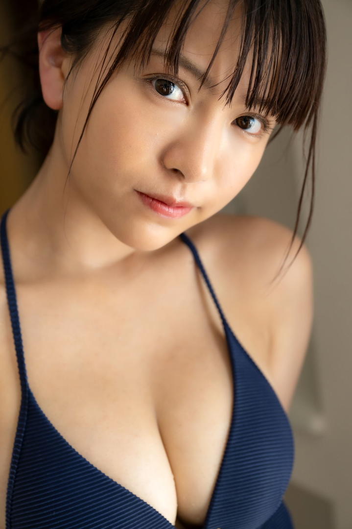 日本爆乳年轻女孩大胆美女特写图片