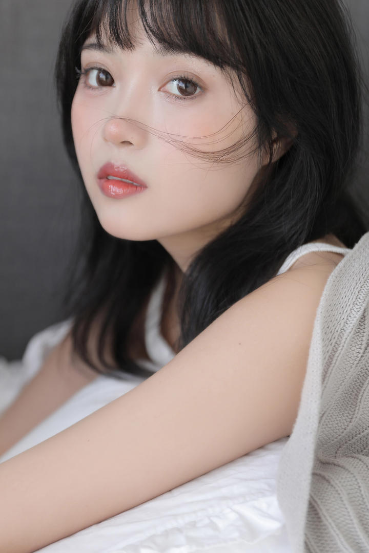 苹果型脸蛋的清纯女孩高清图片