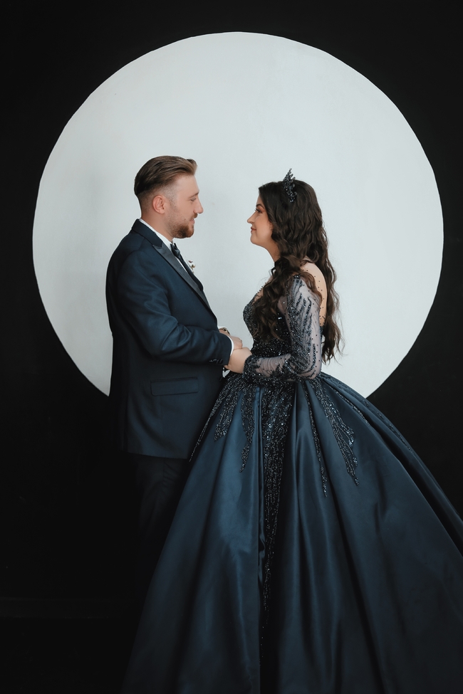 新婚夫妻黑色婚纱图片婚纱照