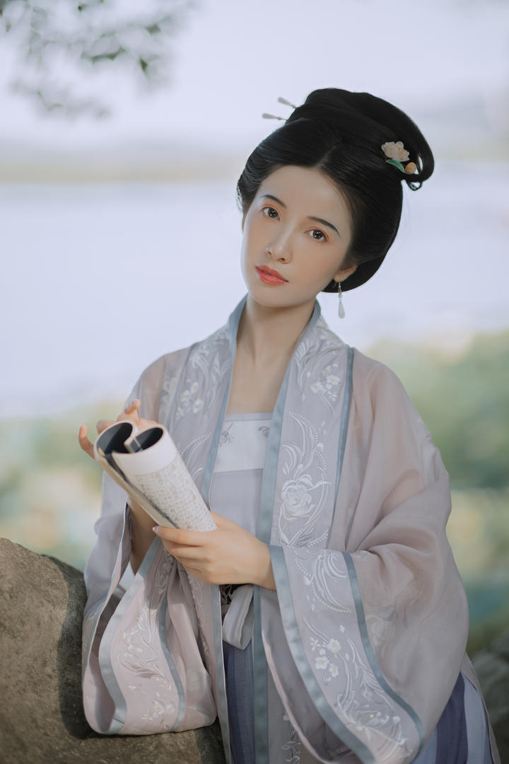 古典读书小姐美女艺术写真图片高清