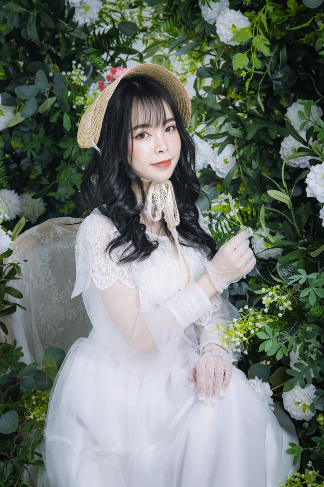 清新可爱女生婚纱写真图片