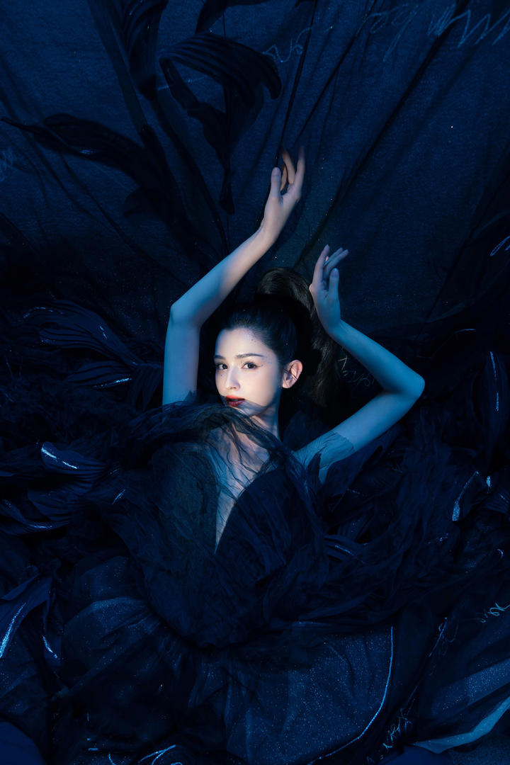 90后新疆美女明星哈尼克孜高清写真图片