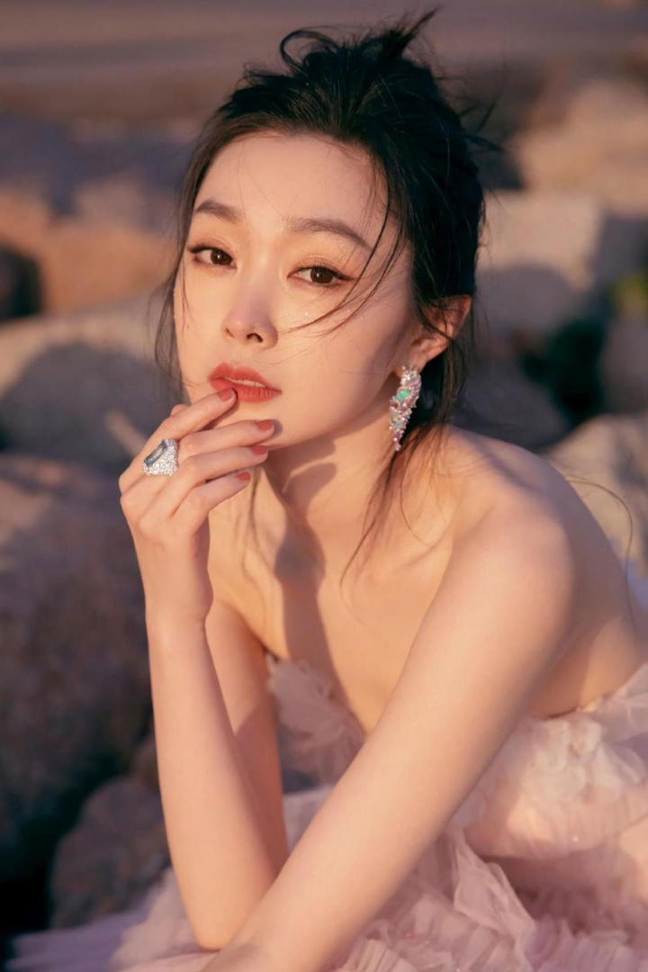 唯美清纯美女明星宋轶海边摄影写真图片